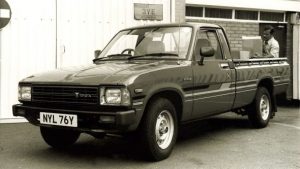 Toyota_Hi-Lux_4x2_1982_HiRes