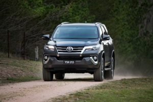 2016 Toyota Fortuner 17 300x200