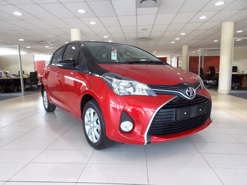 Toyota Yaris 2016 Bi-Tone Red