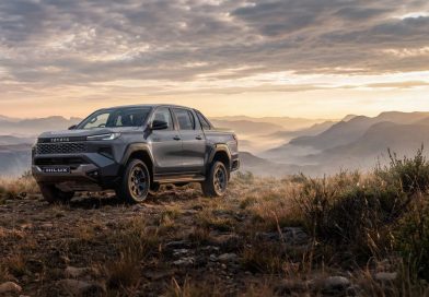 New-generation 2026 Toyota Hilux Legend 4x4 parked on a mountain ridge in South Africa at sunrise